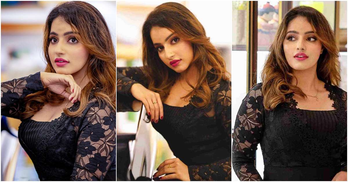 Malavika Menon In Black Bold Look Goes Viral News Malayalam