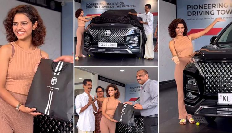 Meenakshi Raveendran New MG Hector Car Viral Entertainment News Malayalam